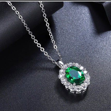 Stunning Silver Plated Crystal Pendant Necklace for Fashionable Women with Green and Silver Tones