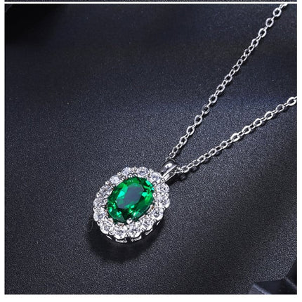 Stunning Silver Plated Crystal Pendant Necklace for Fashionable Women with Green and Silver Tones