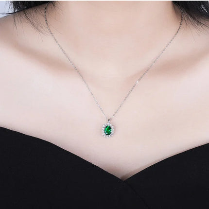 Stunning Silver Plated Crystal Pendant Necklace for Fashionable Women with Green and Silver Tones