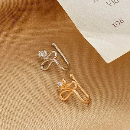 Sparkling Crystal-Embellished Gold Nose Pin for Fashion-Forward Women Perfect for Any Occasion!