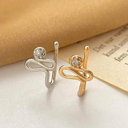 Sparkling Crystal-Embellished Gold Nose Pin for Fashion-Forward Women Perfect for Any Occasion!