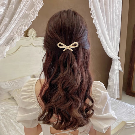 Bow Shaped Hooked Closure Women Party Wear Hair Clip - Golden