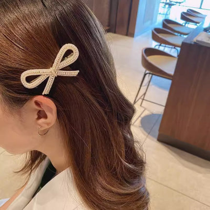 Bow Shaped Hooked Closure Women Party Wear Hair Clip - Golden