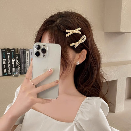 Bow Shaped Hooked Closure Women Party Wear Hair Clip - Golden