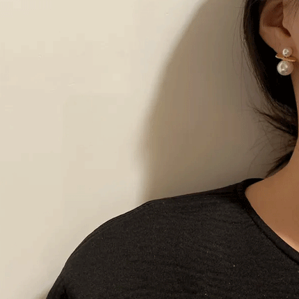 Girl New Trending Fashion Pearl Earrings - Golden