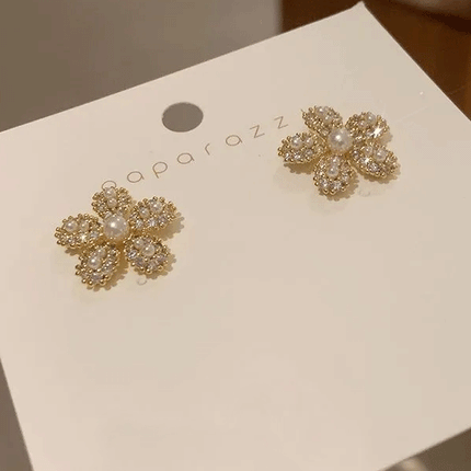 Delicate Luxury Daisy Flowers Earrings - Golden