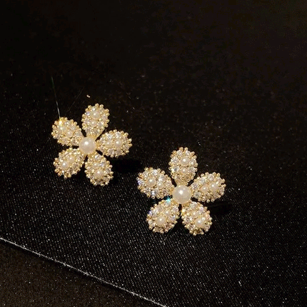 Delicate Luxury Daisy Flowers Earrings - Golden