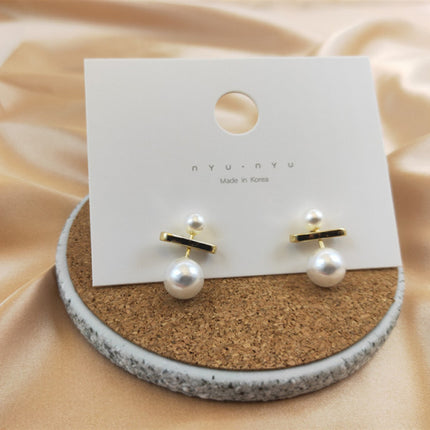 Girl New Trending Fashion Pearl Earrings - Golden