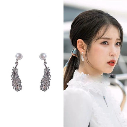 Girls Pearl Leaf Decoration Trendy Earrings - Silver