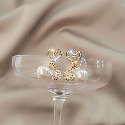 Ladies Rhinestone Heart Pearl Earrings - Golden