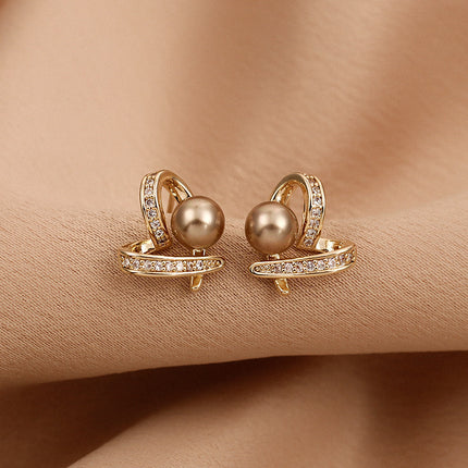 Women Alloy Heart Shaped Small Pearl Earrings - Golden