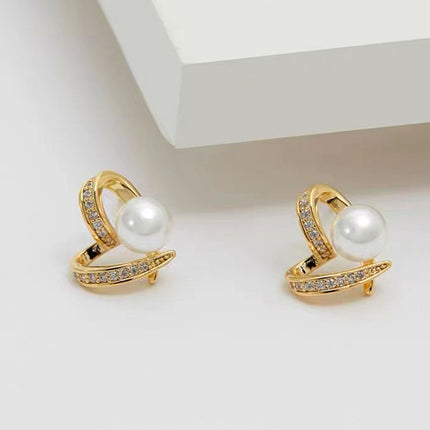 Women Alloy Heart Shaped Small Pearl Earrings - Golden